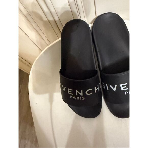 Givenchy Women's Raised Logo Flat Pool Slide Sandals Black Size 37 - Picture 3 of 12